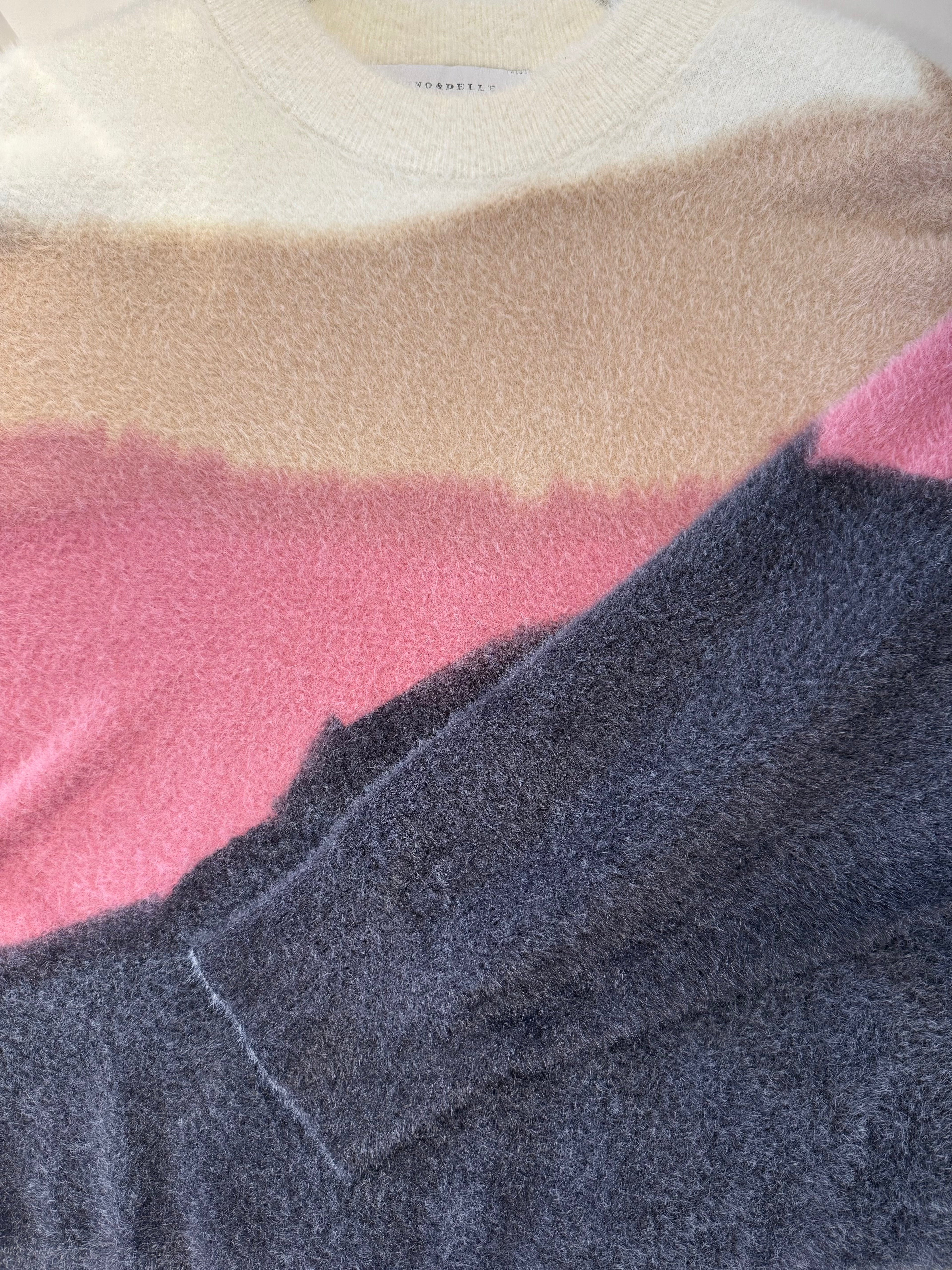 Round neck sweater with colour print