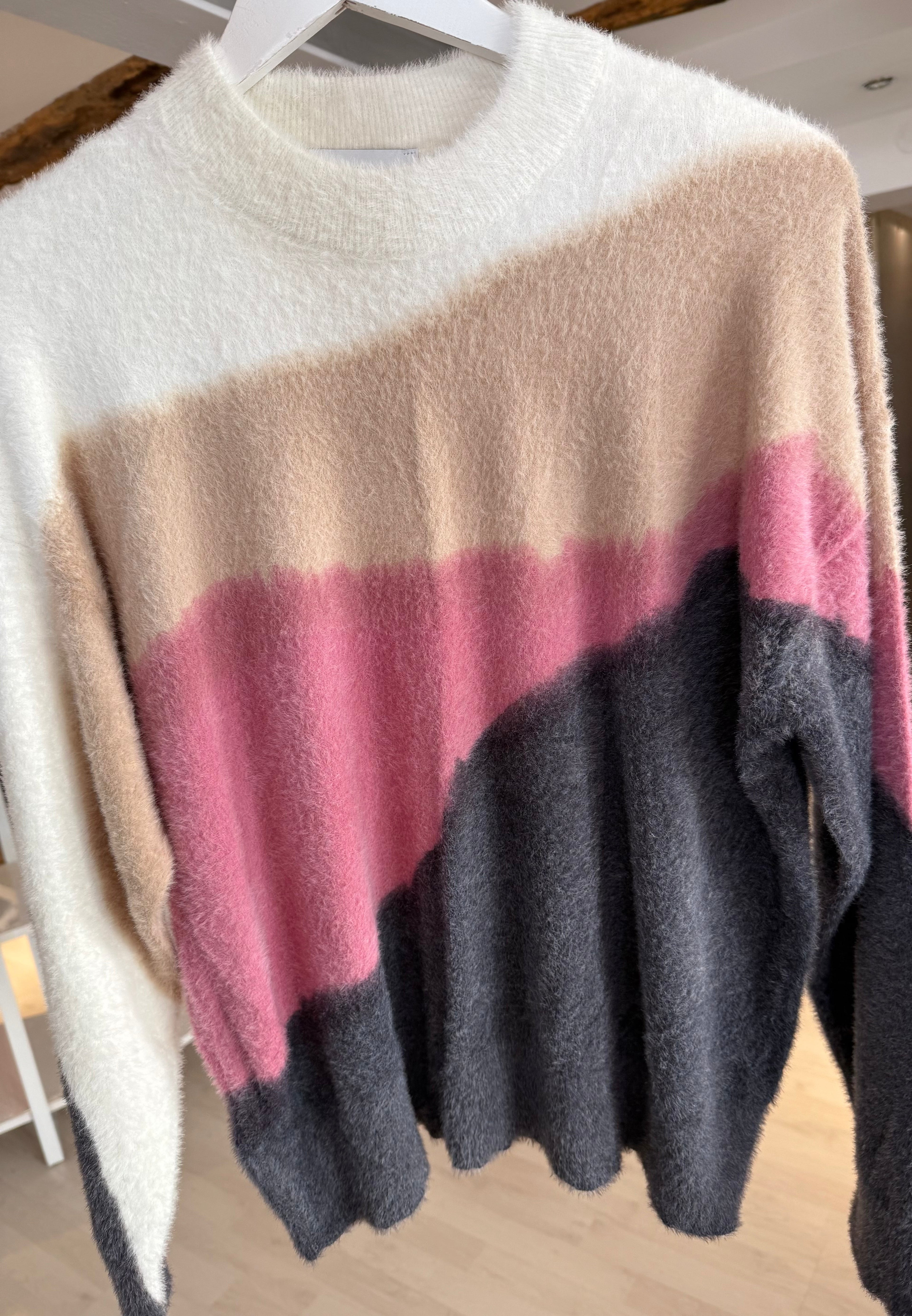 Round neck sweater with colour print