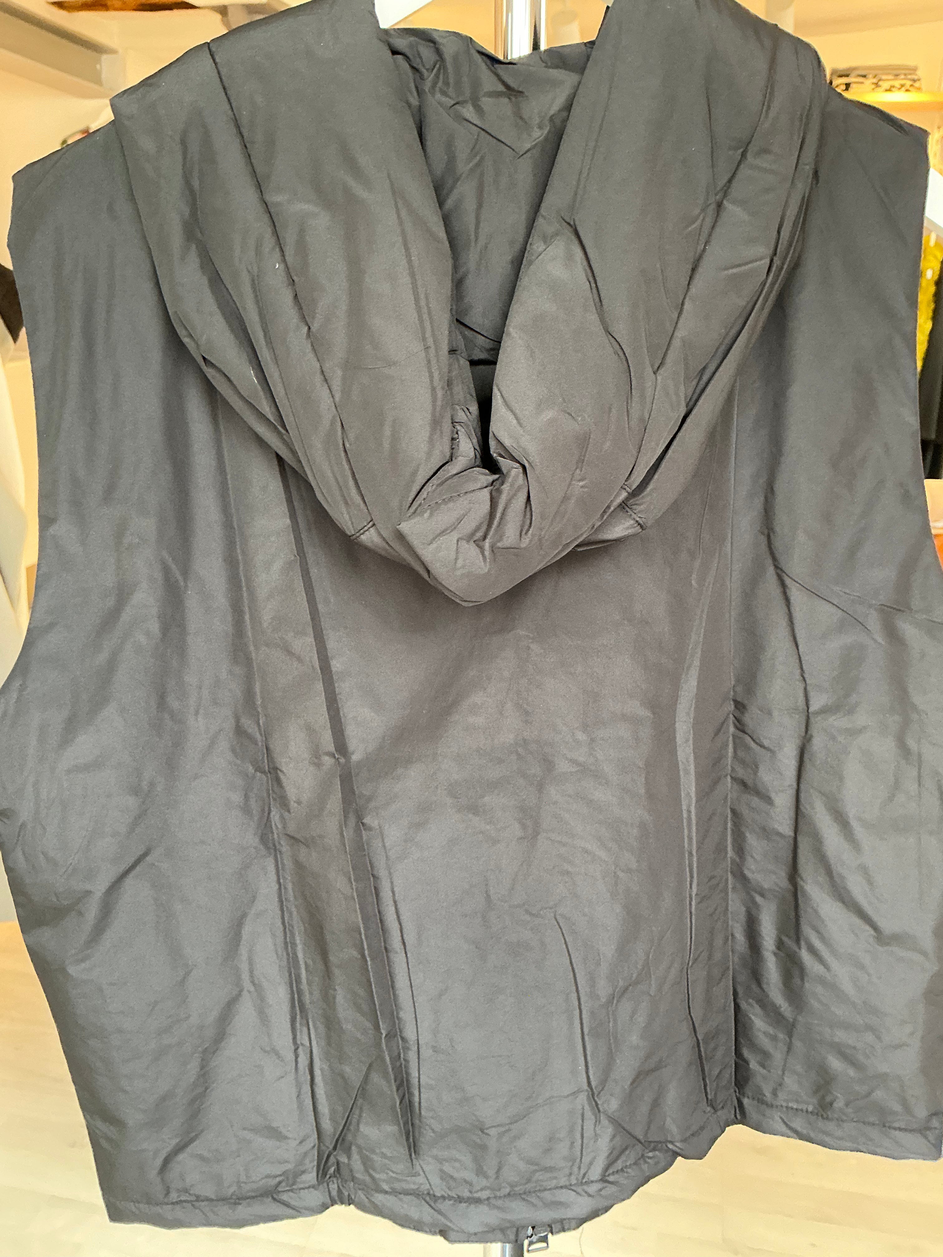 Black Vest with Hood and Zipper Warm and Comfortable