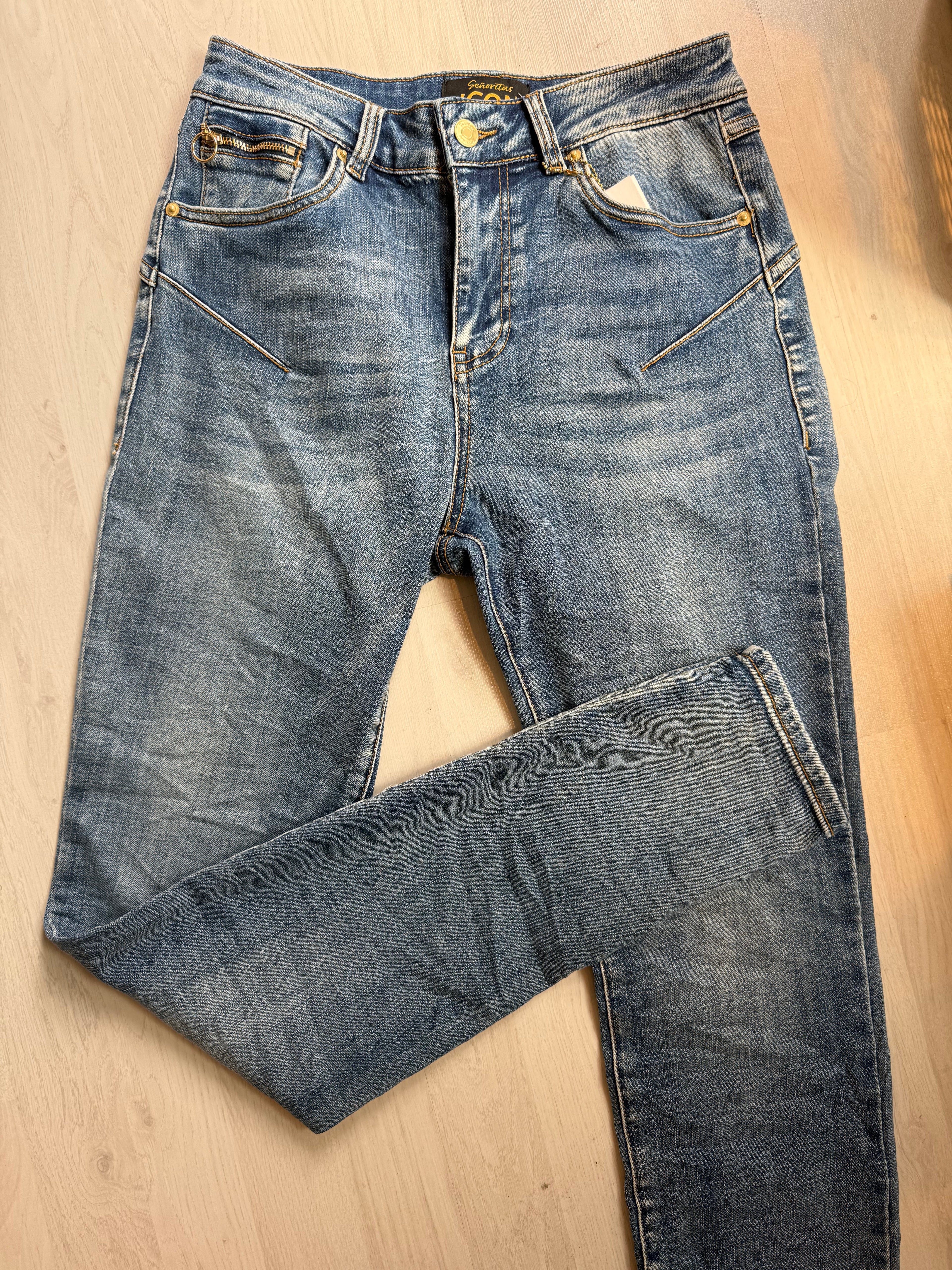 Classic High-Waist Skinny Jeans with Distressed Details