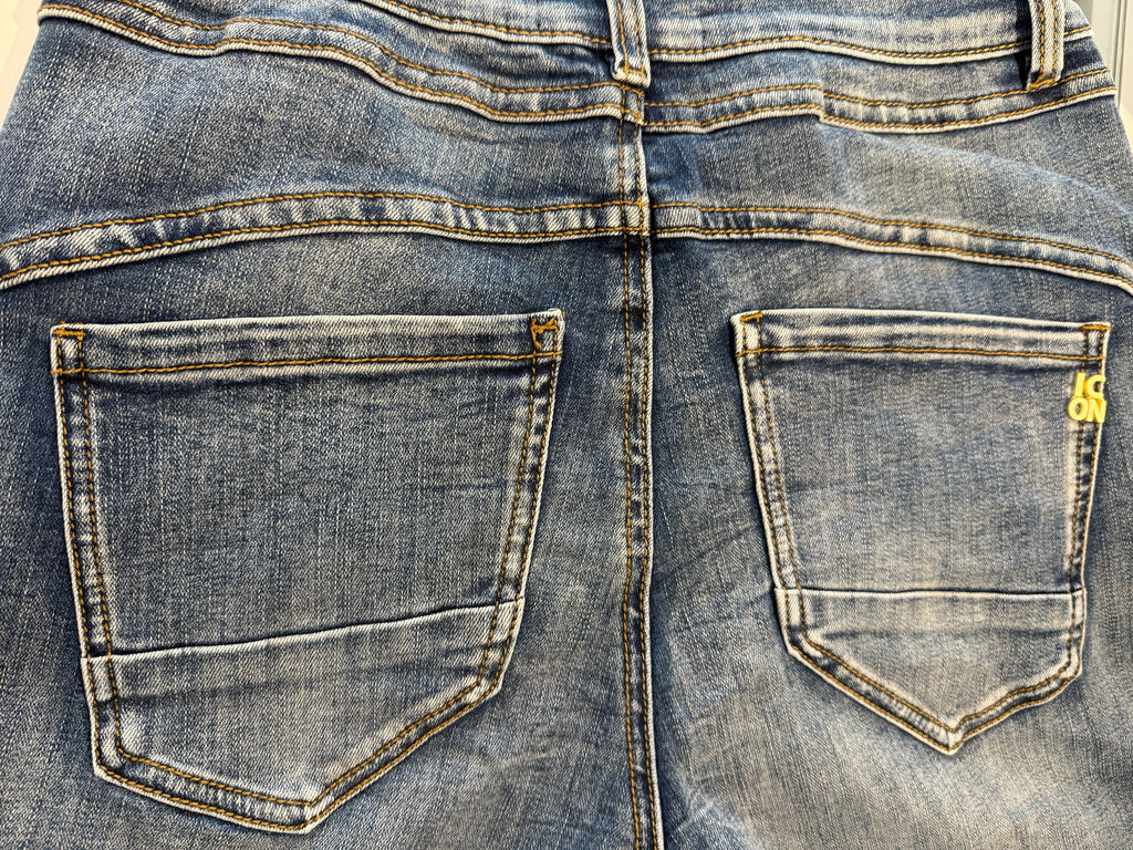 Classic High-Waist Skinny Jeans with Distressed Details