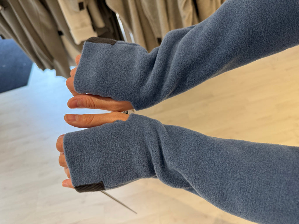 WRIST WARMER DUSTY BLUE