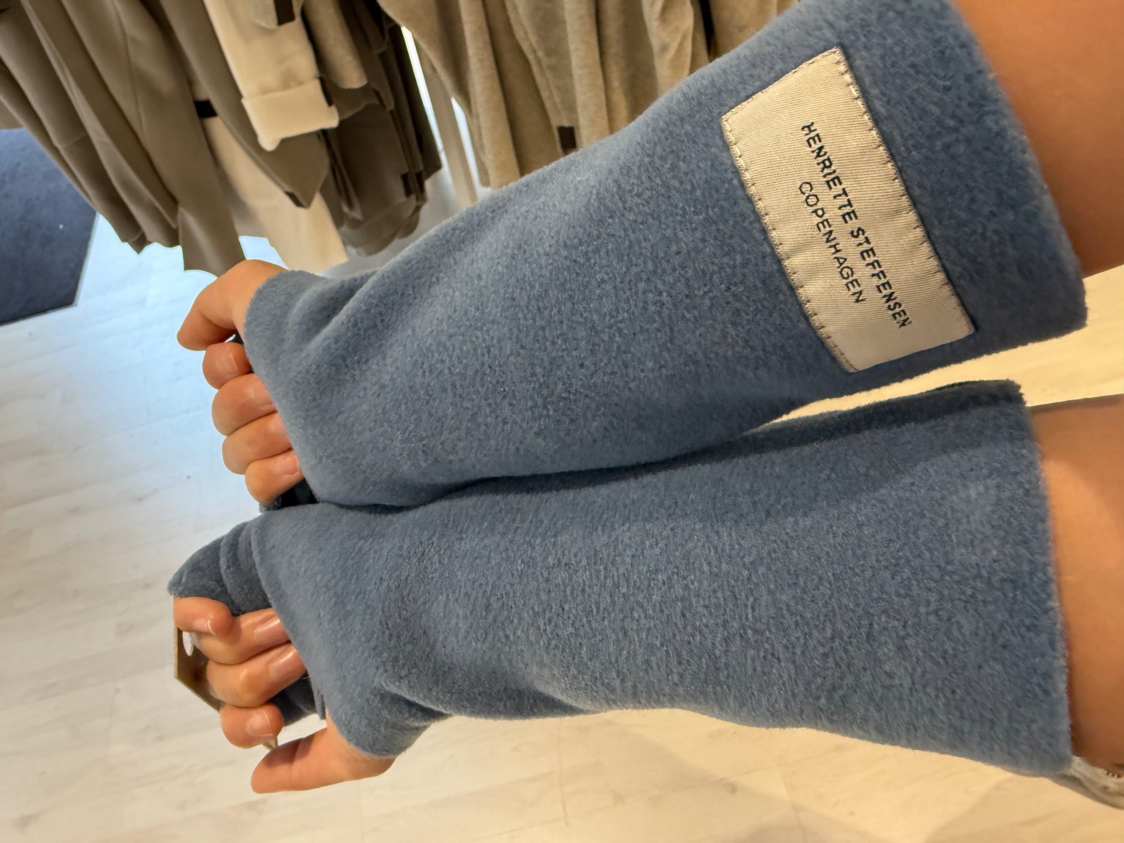 WRIST WARMER DUSTY BLUE