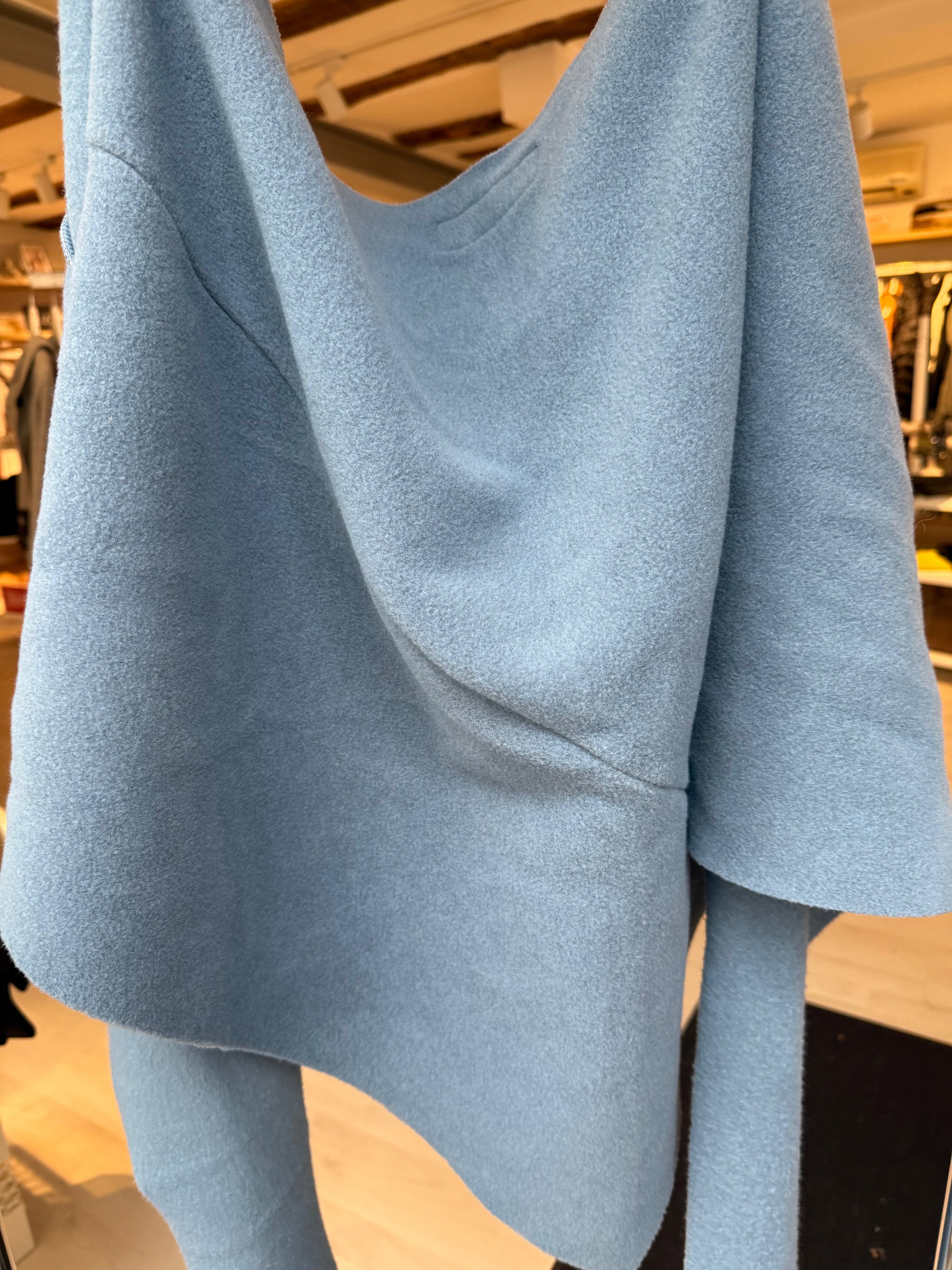 SCARF TRIANGLE