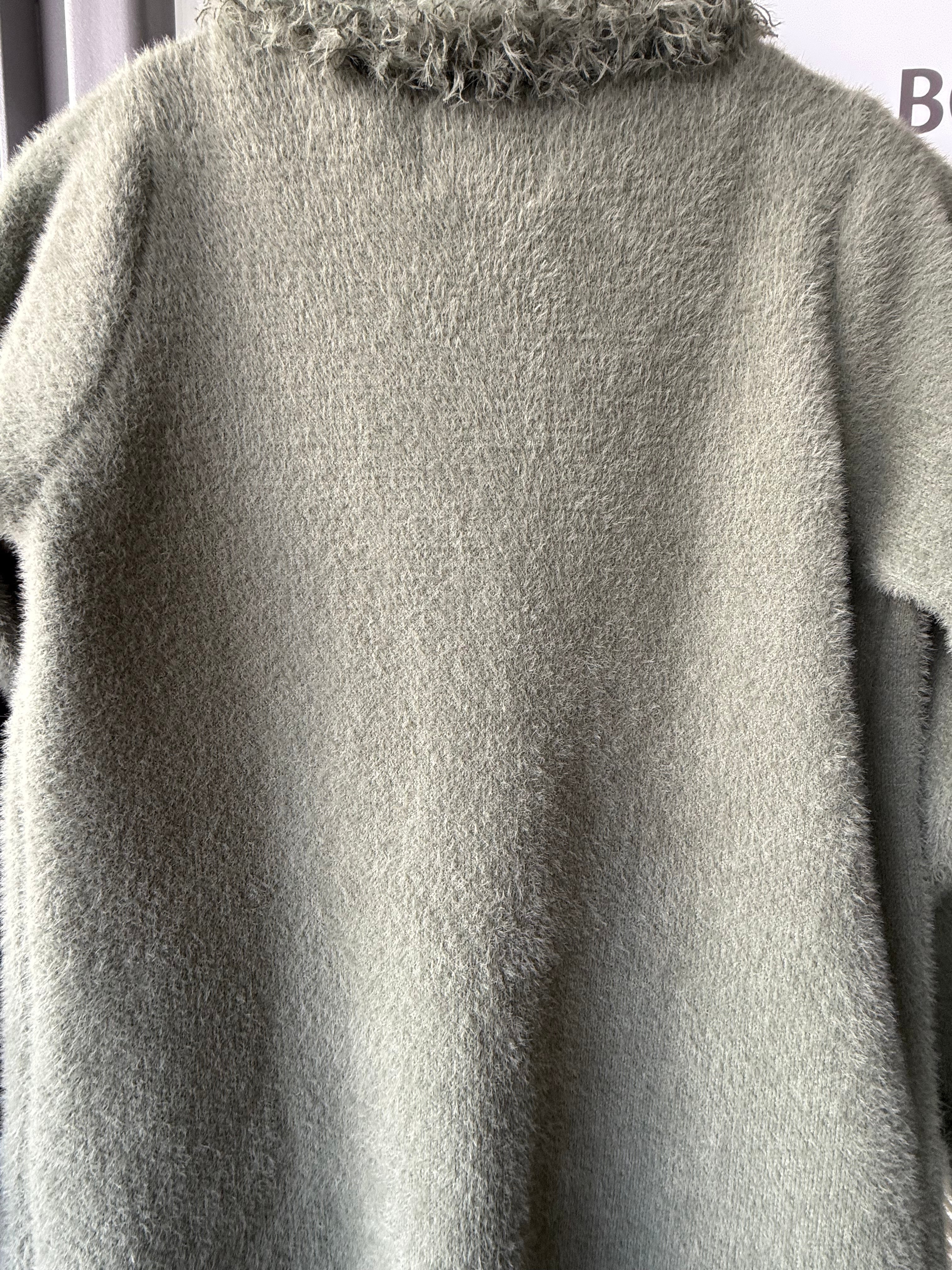 Single breasted cardigan with fringes