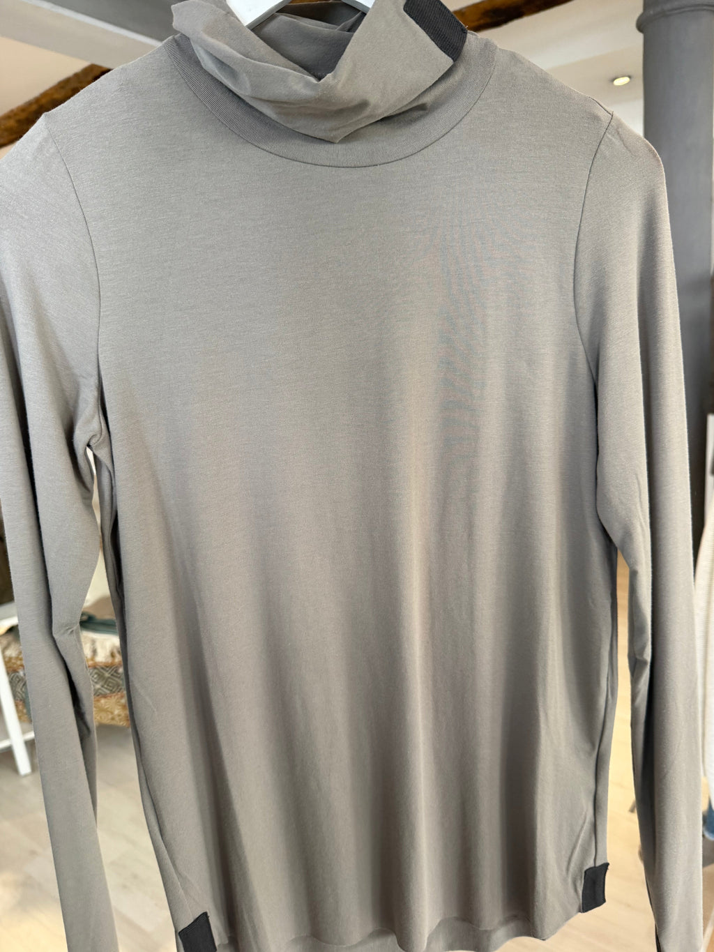 BLOUSE HIGH NECK ELEPHANT