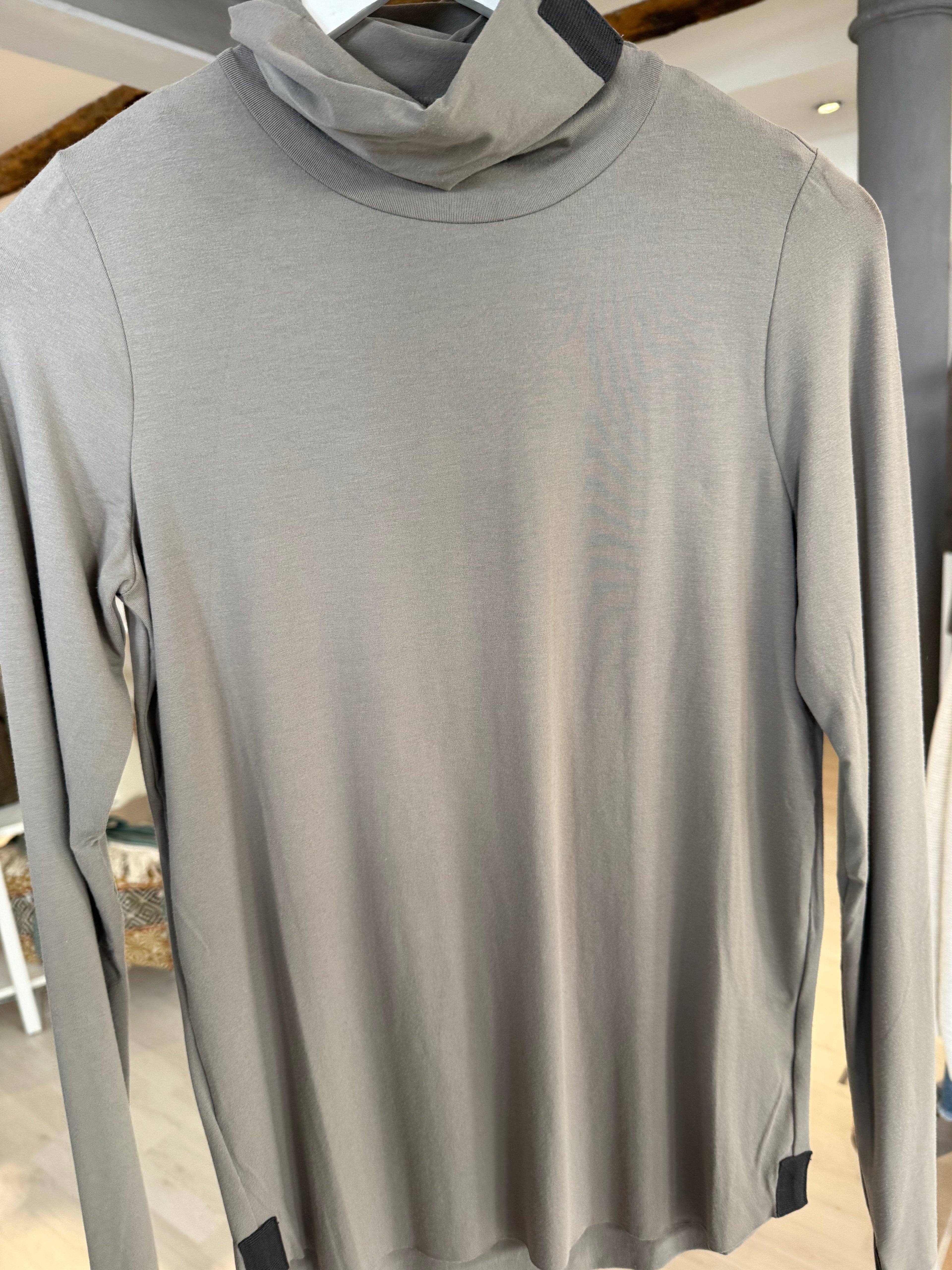 BLOUSE HIGH NECK ELEPHANT