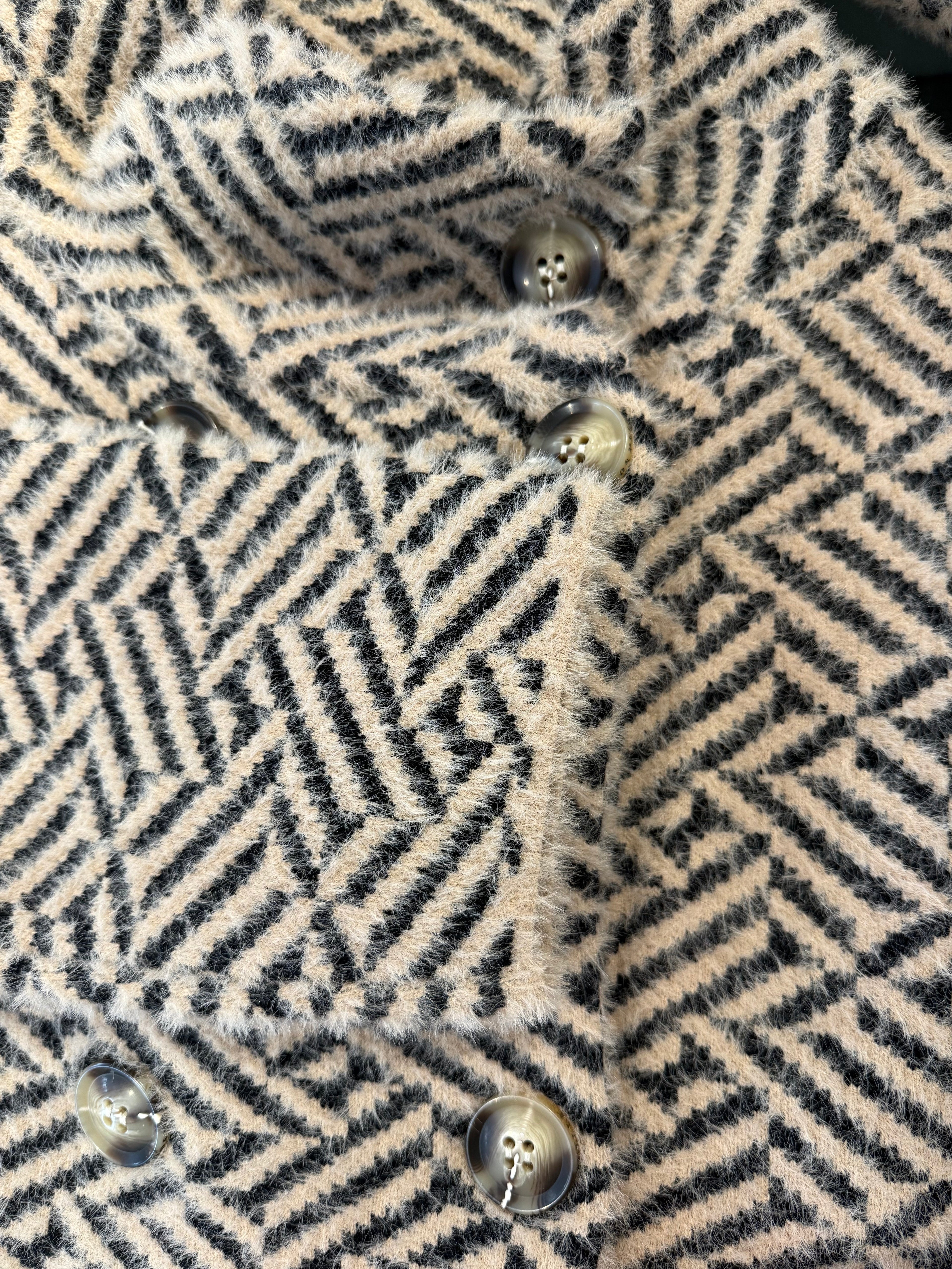 Short double breasted jacket Sand graphic