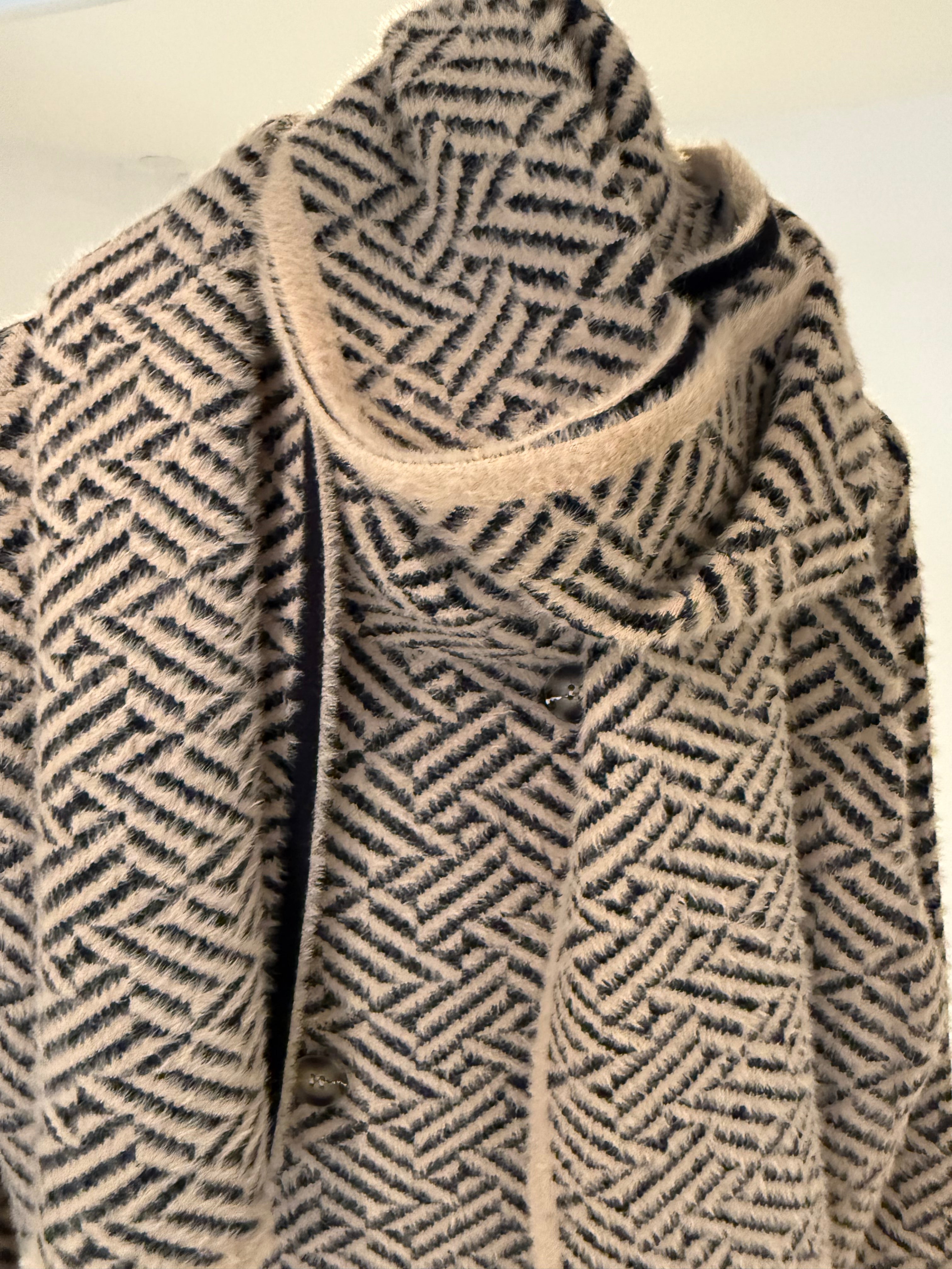 Short double breasted jacket Sand graphic