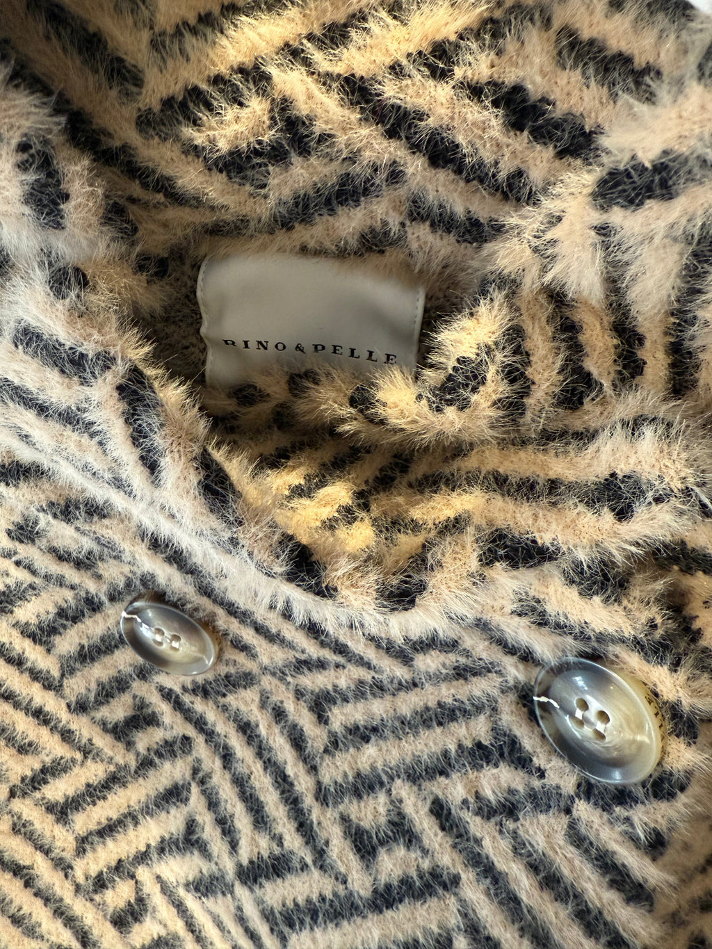 Short double breasted jacket Sand graphic