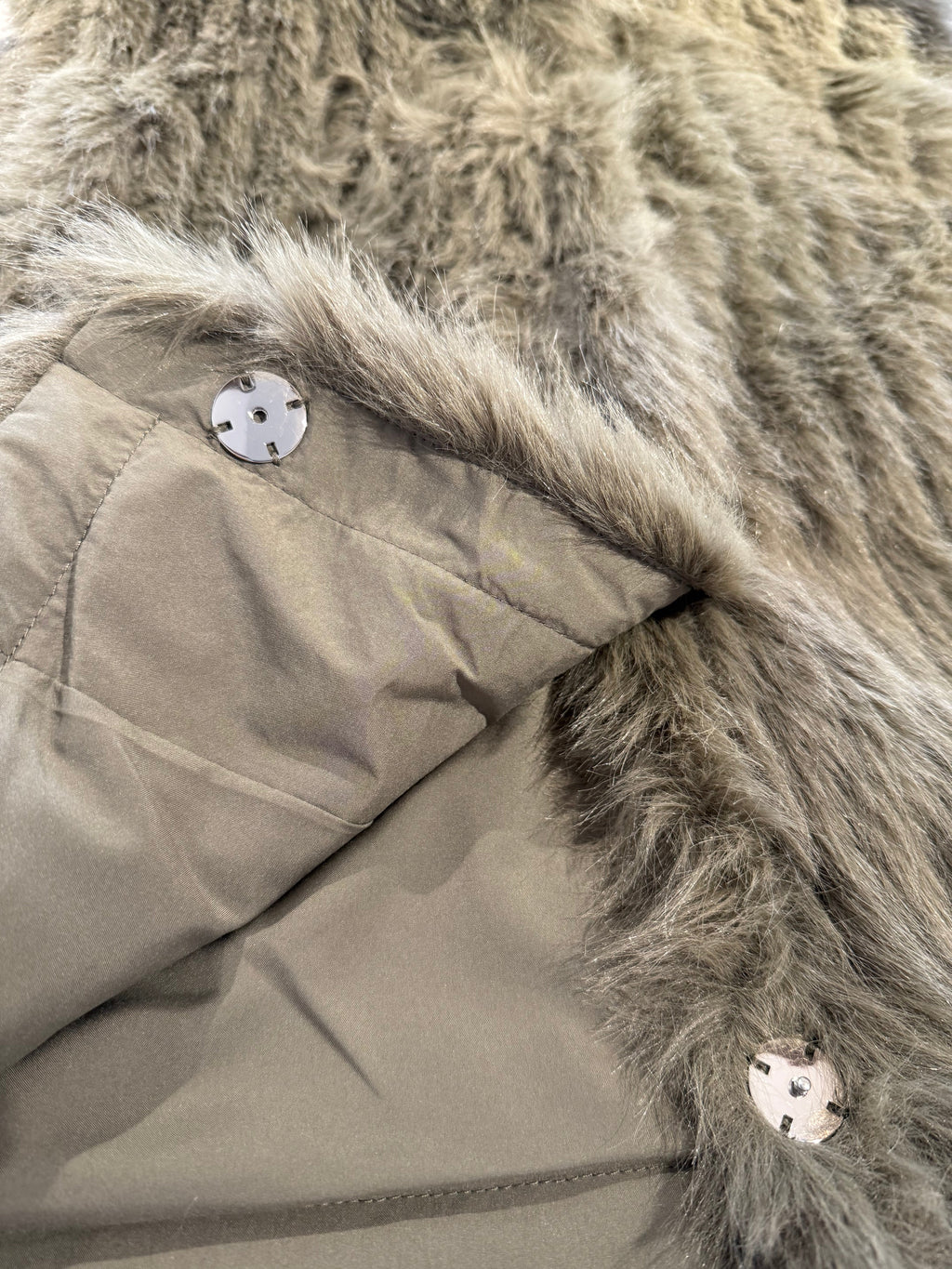 Gilet with closure - Green ash