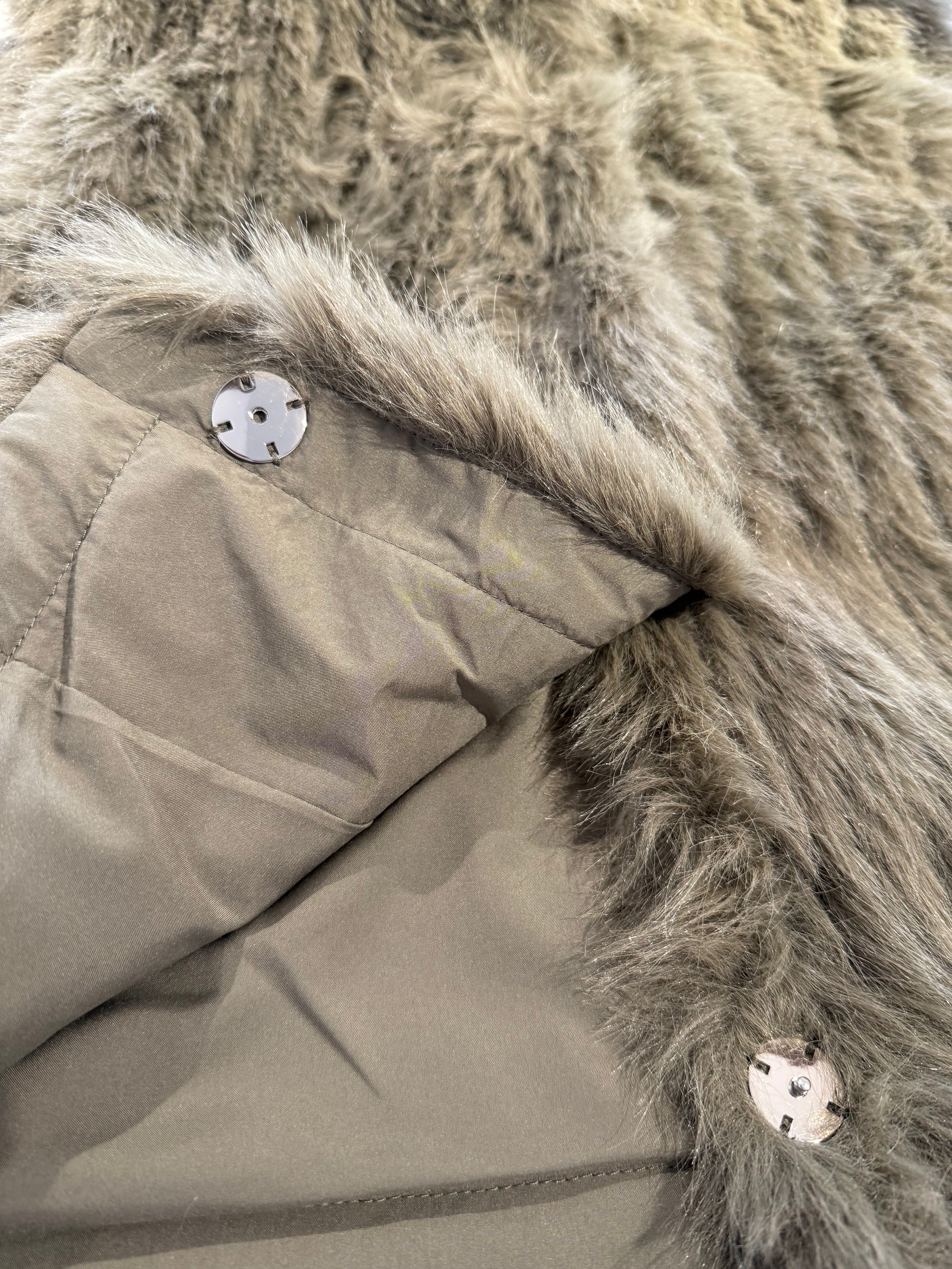 Gilet with closure - Green ash