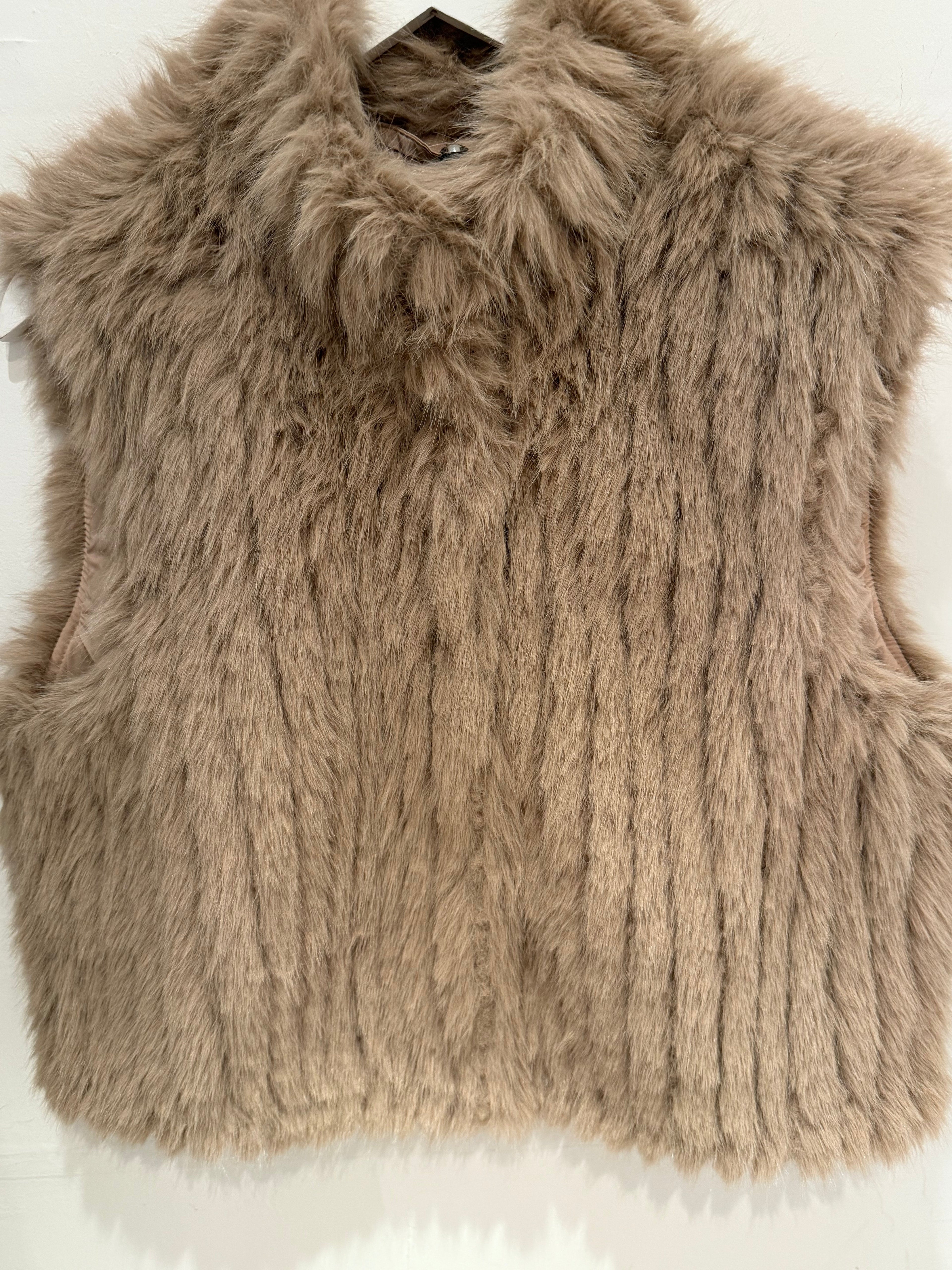 Gilet with closure - Oat