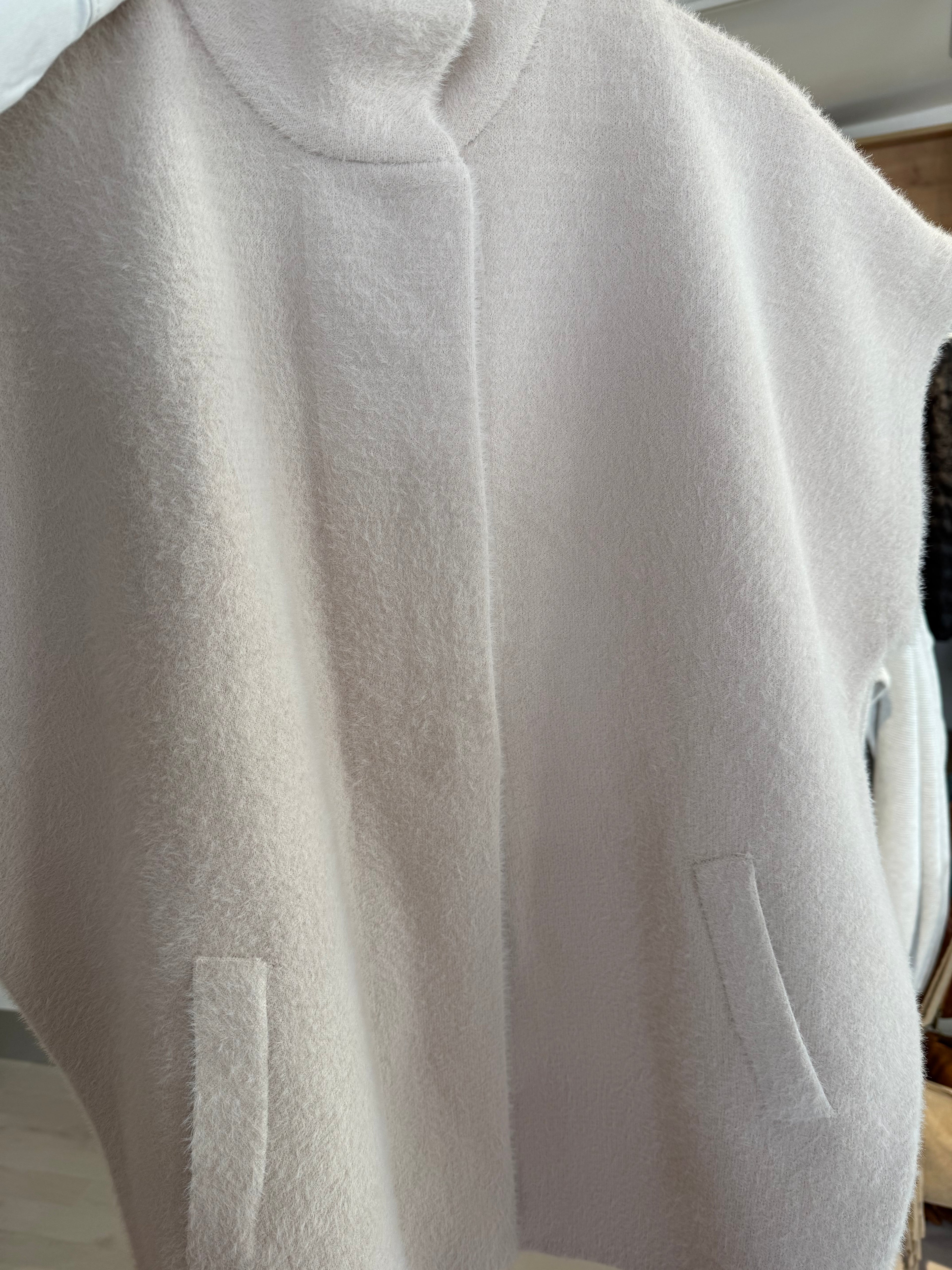 Short sleeve cape