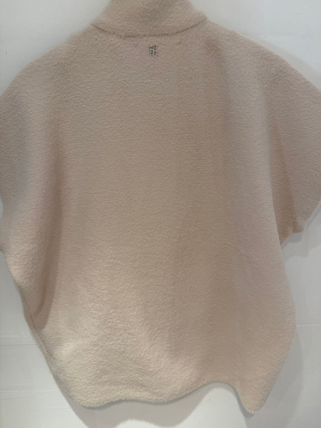 Short sleeve cape