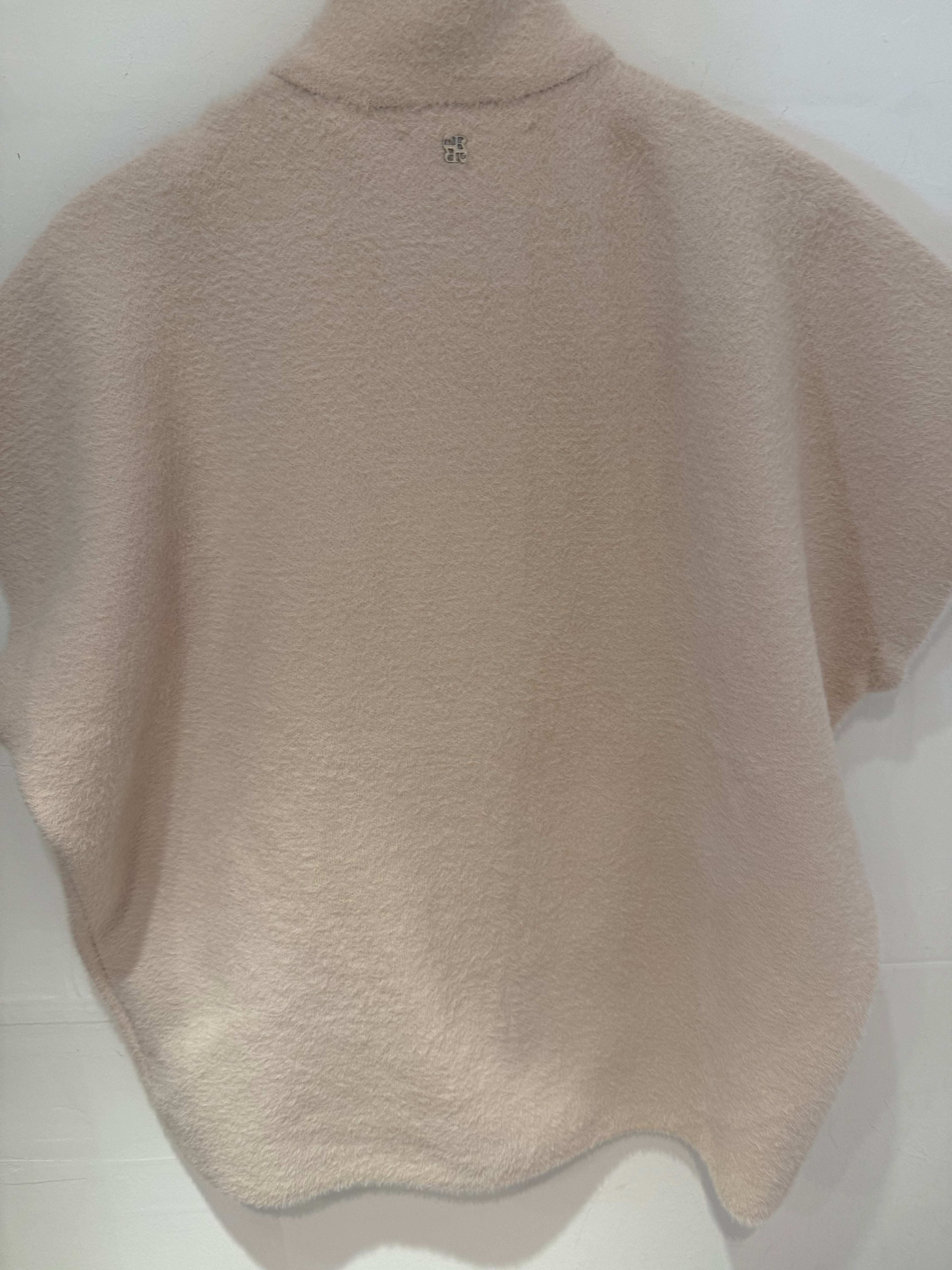 Short sleeve cape
