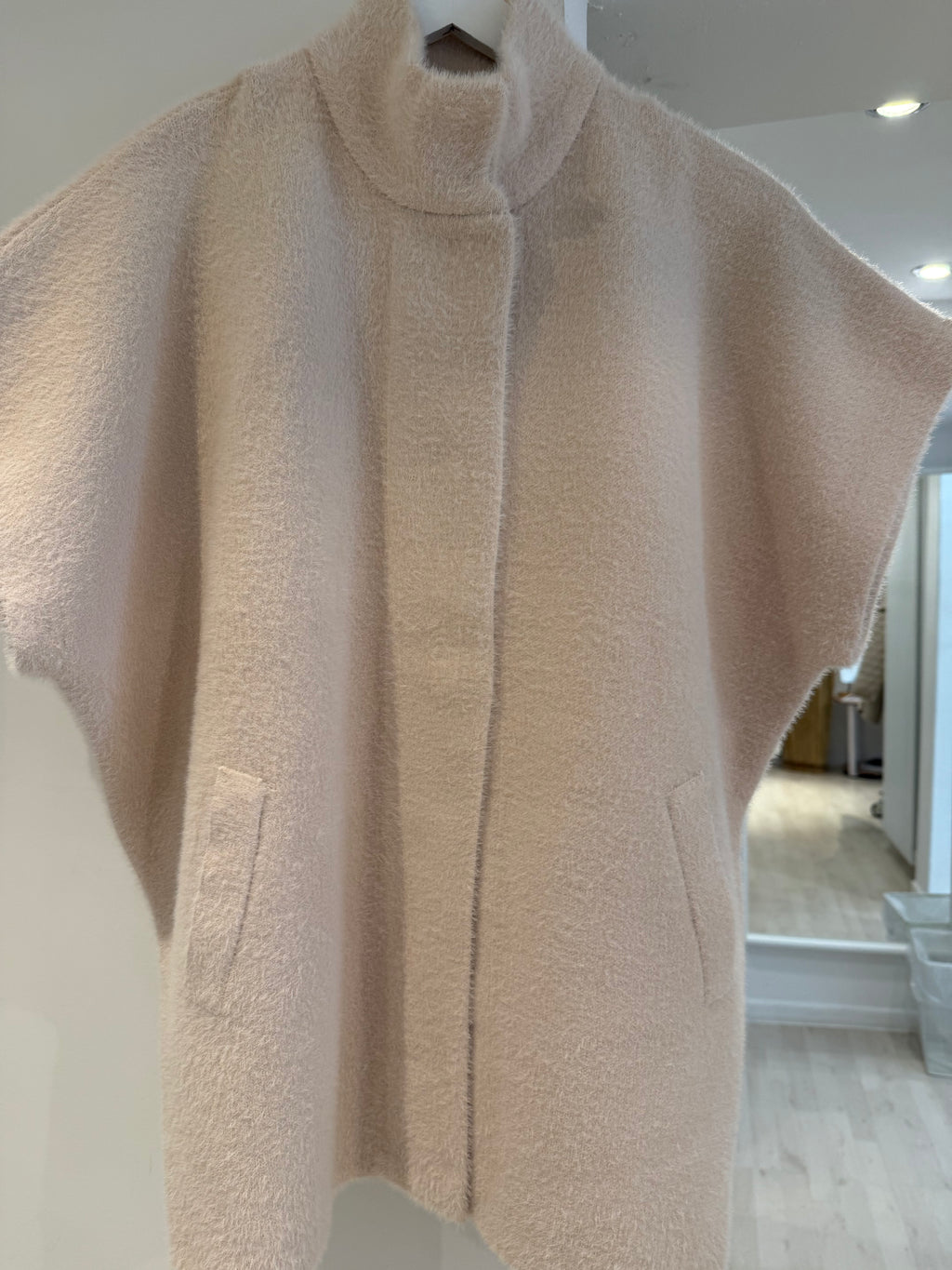 Short sleeve cape