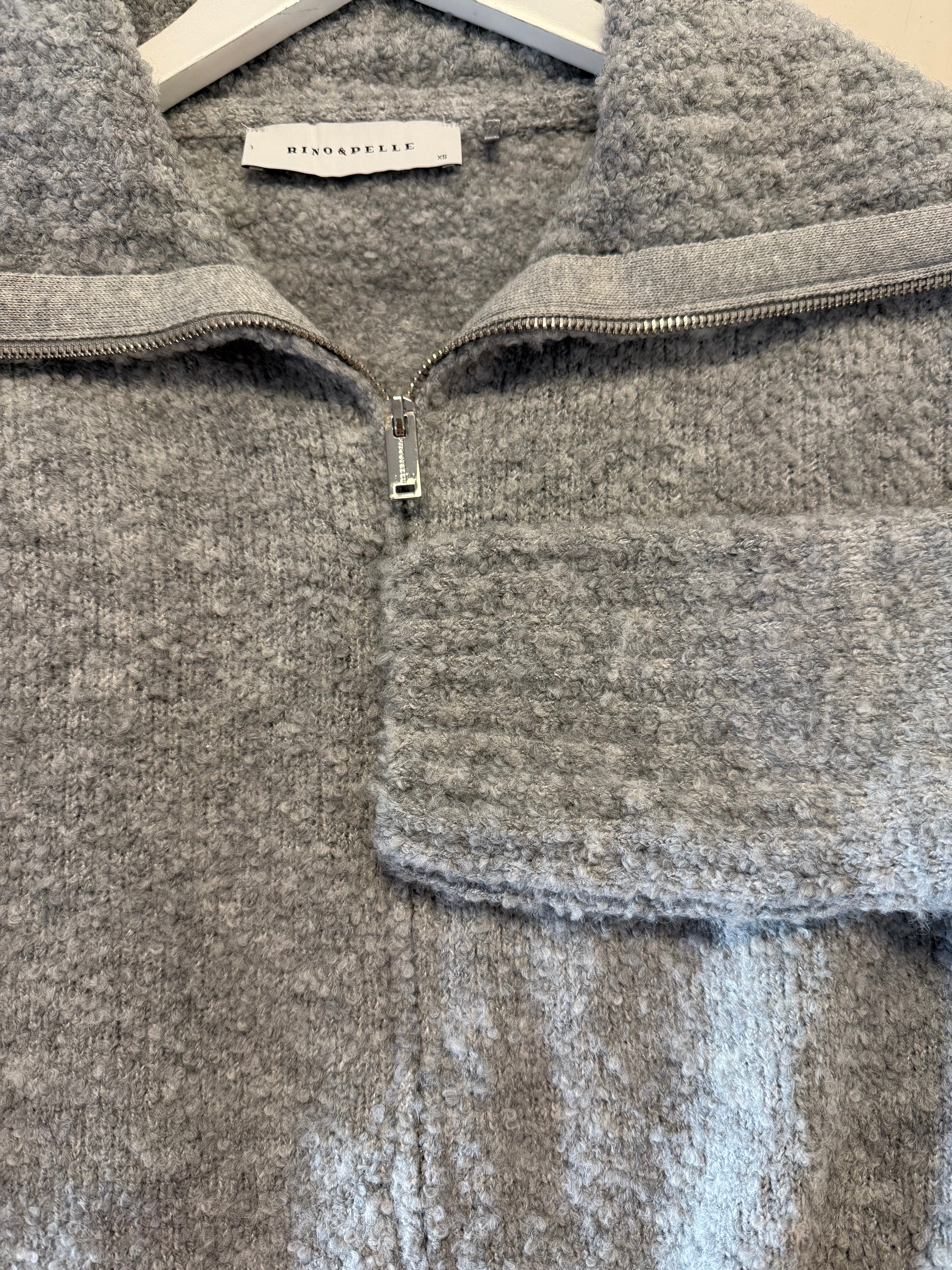 Cardigan with zipper clousure - grey
