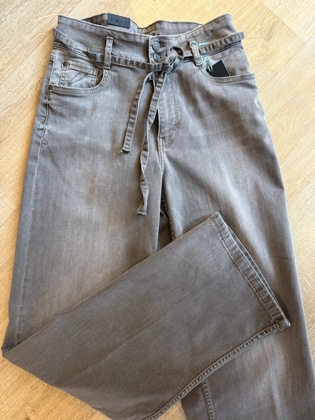 JUDY Jeans – Dusty Brown