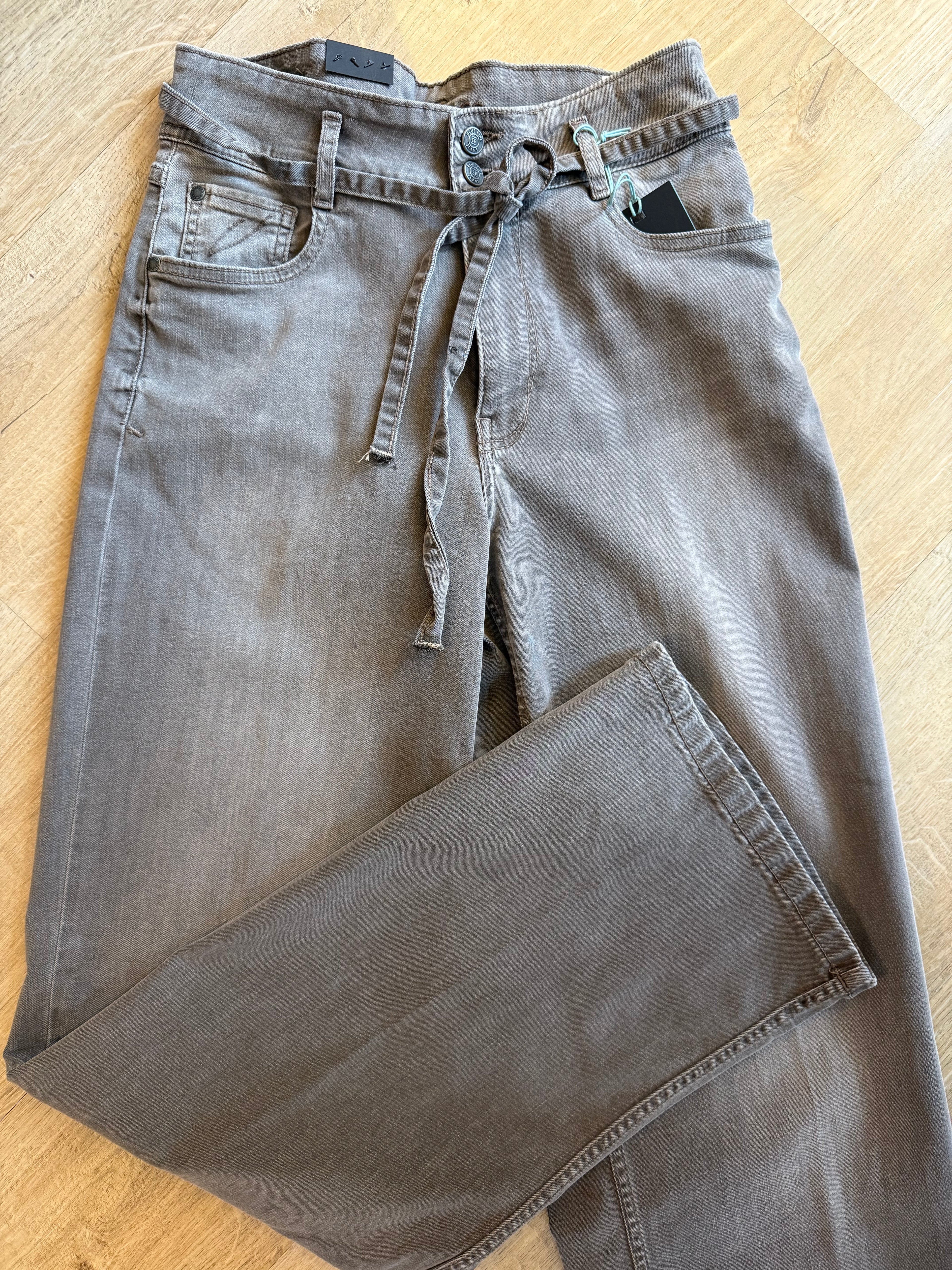 JUDY Jeans – Dusty Brown