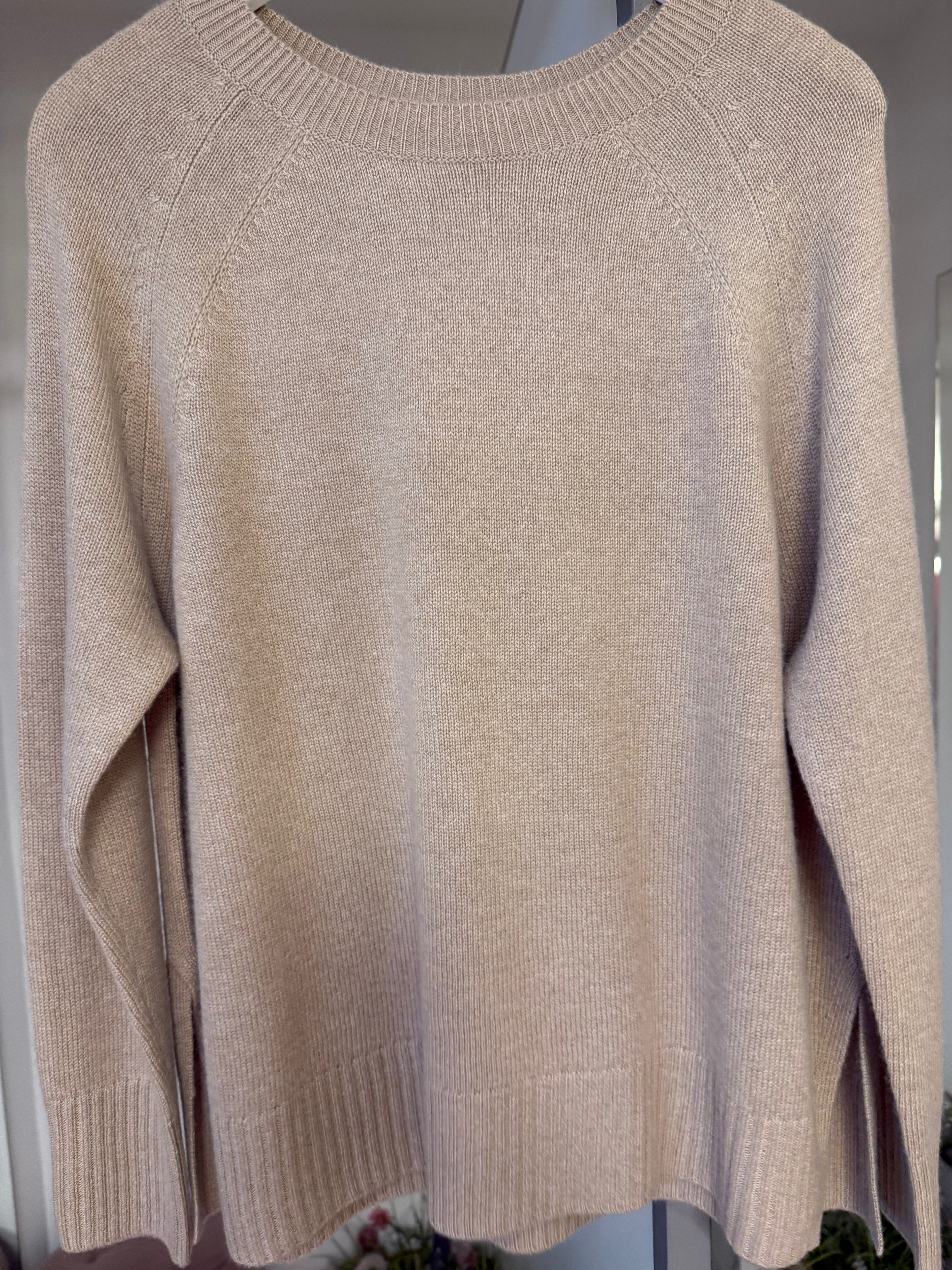 Knitted pullover