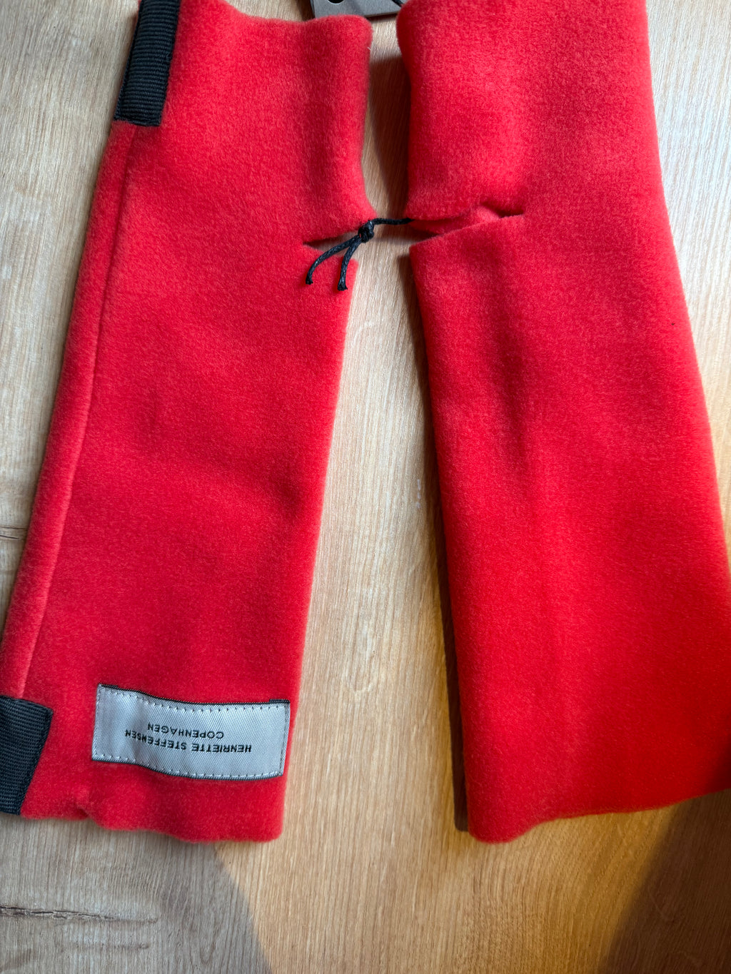 WRIST WARMER - TOMATO