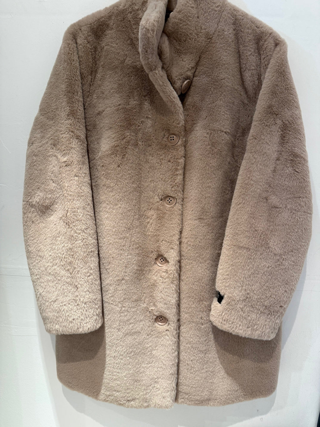 Single breasted fake fur coat