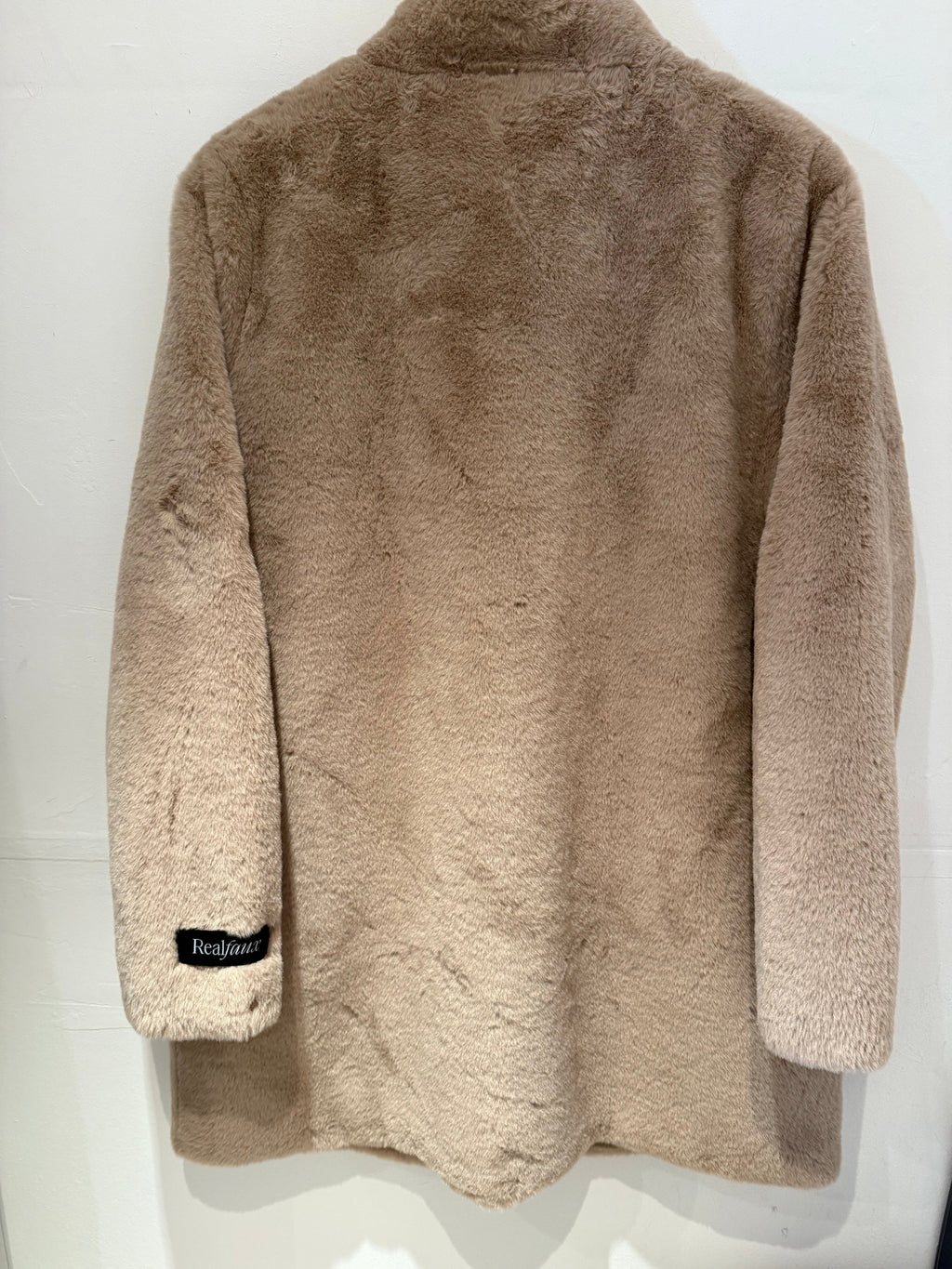 Single breasted fake fur coat