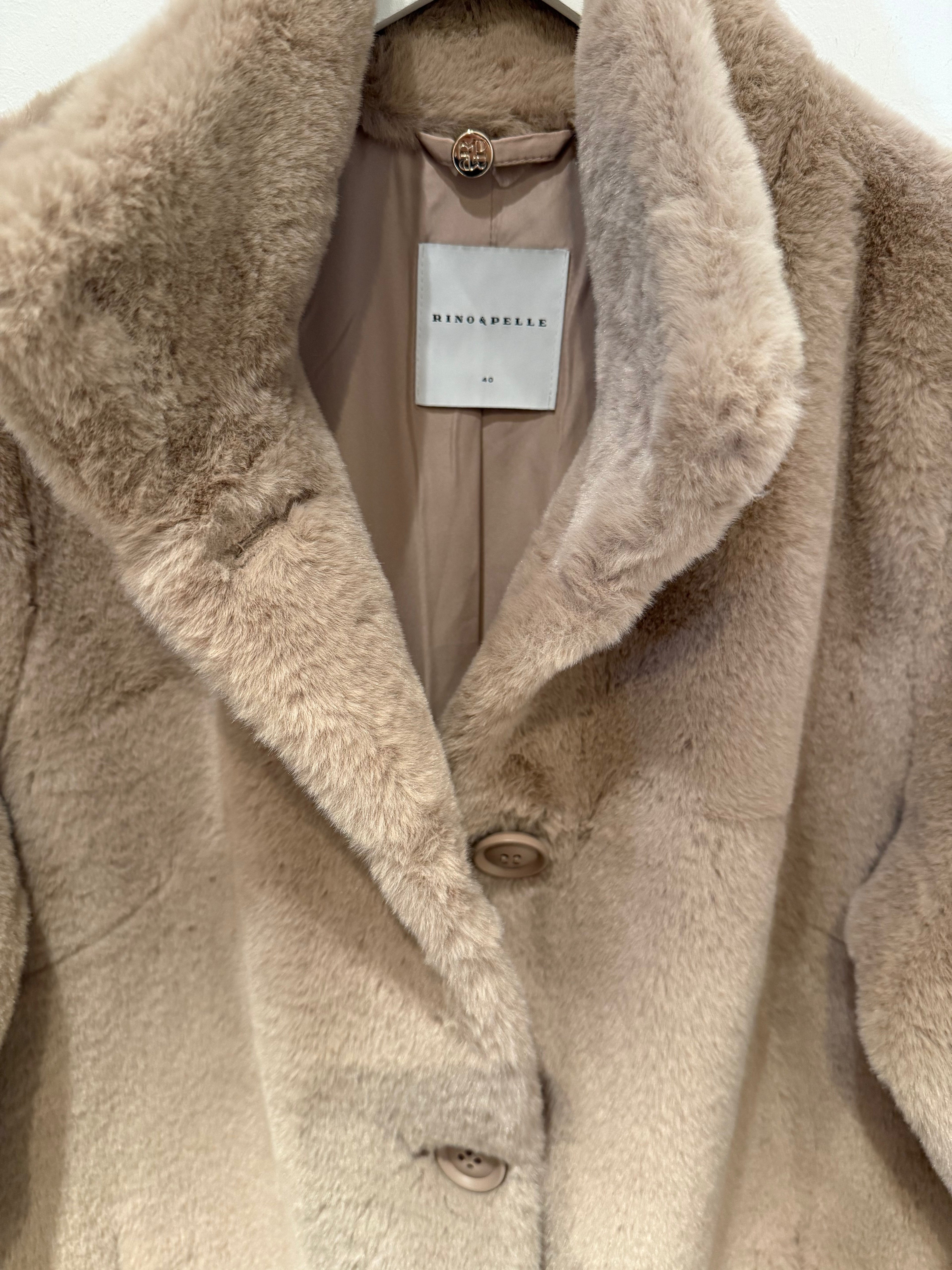 Single breasted fake fur coat