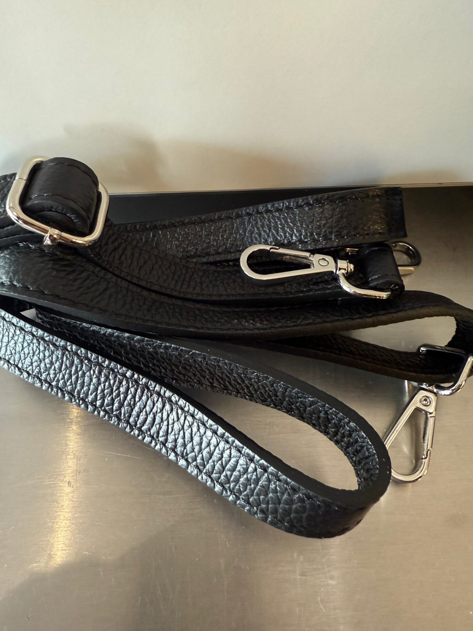 beuteltasche aus italienischem leder – schwarz beuteltasche aus italienischem leder – schwarz